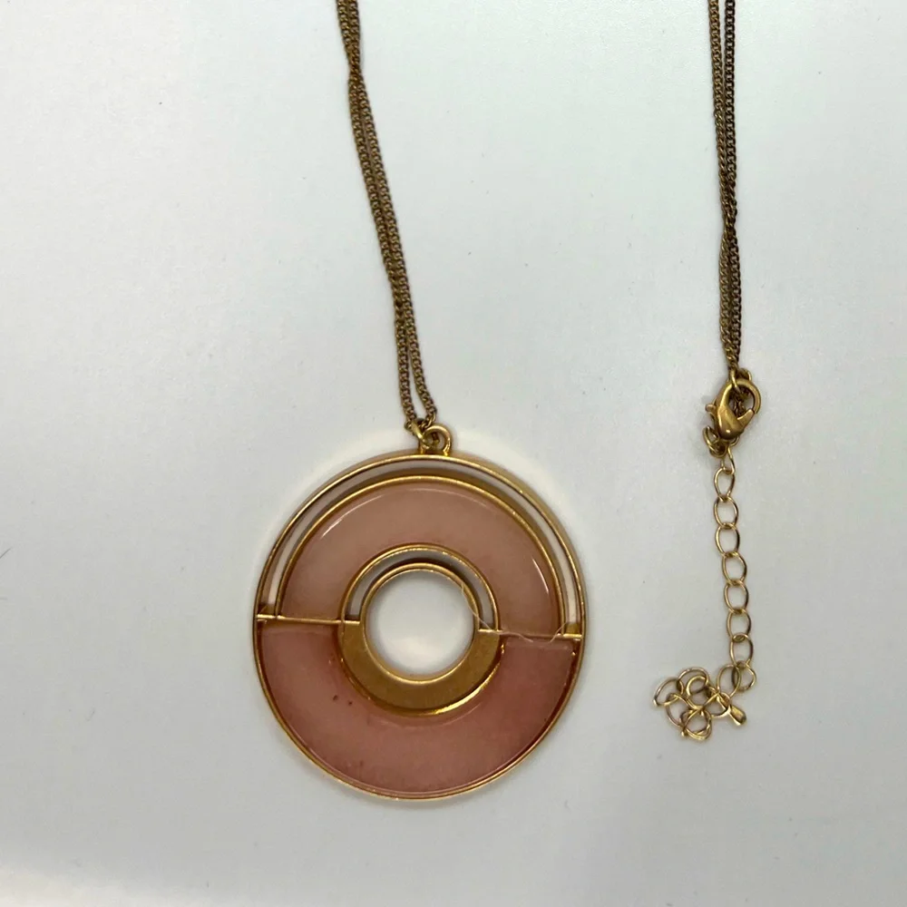 Jewelry Special! ⭐️✨ Universal Thread Circle Pink Pendant Necklace - Picture 1 of 2